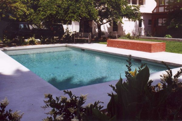 backyard-pool_riviera-pools-and-spas_premium-pool-builder-in-los-angeles-and-southern-california