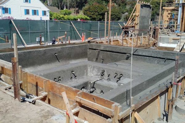 construction-for-new-pool-1_riviera-pools-and-spas_premium-pool-builder-in-los-angeles-and-southern-california