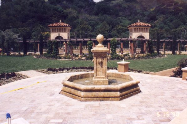 custom-fountain-in-courtyard_riviera-pools-and-spas_premium-pool-builder-in-los-angeles-and-southern-california