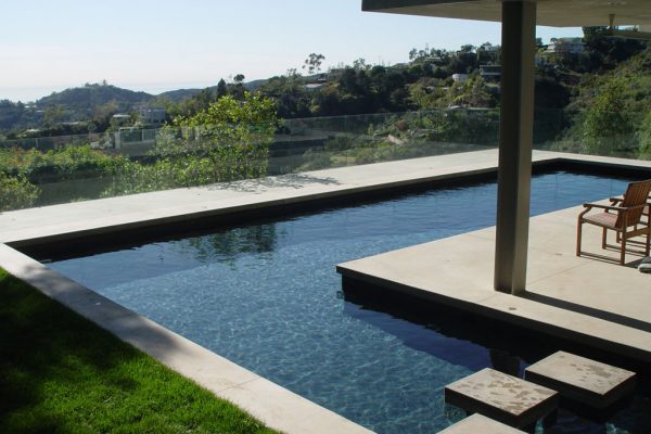 custom-pool-and-water-feature_riviera-pools-and-spas_premium-pool-builder-in-los-angeles-and-southern-california