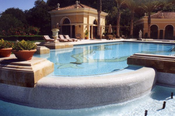 custom-pool-with-tiled-design-on-bottom_riviera-pools-and-spas_premium-pool-builder-in-los-angeles-and-southern-california