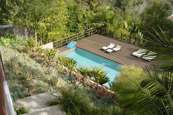 glorious-pool-surrounded-by-trees_riviera-pools-and-spas_premium-pool-builder-in-los-angeles-and-southern-california