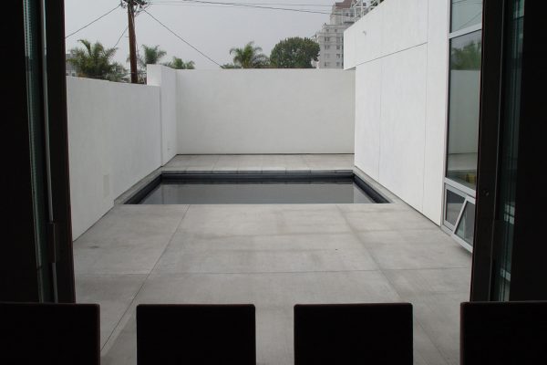 minimal-private-pool_riviera-pools-and-spas_premium-pool-builder-in-los-angeles-and-southern-california