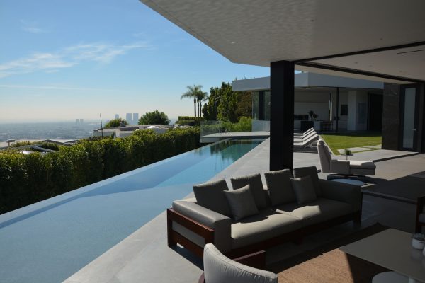 perfect-pool-and-deck-1_riviera-pools-and-spas_premium-pool-builder-in-los-angeles-and-southern-california