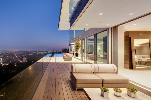 picture-perfect-pool-view-1_riviera-pools-and-spas_premium-pool-builder-in-los-angeles-and-southern-california