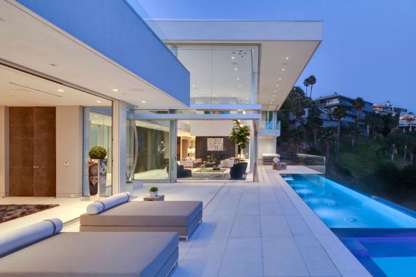 picture-perfect-pool-view-5_riviera-pools-and-spas_premium-pool-builder-in-los-angeles-and-southern-california