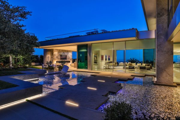 poolhouse-entryway-at-night_riviera-pools-and-spas_premium-pool-builder-in-los-angeles-and-southern-california