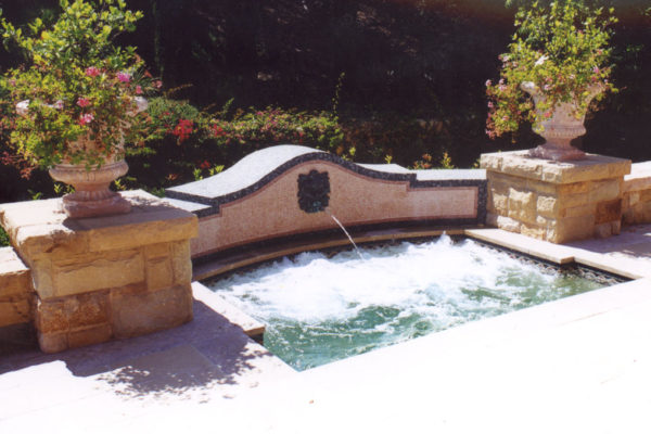 regal-guest-spa-with-water-fountain-feature_riviera-pools-and-spas_premium-pool-builder-in-los-angeles-and-southern-california