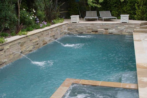 residential-pool-and-spa-with-fountains_riviera-pools-and-spas_premium-pool-builder-in-los-angeles-and-southern-california