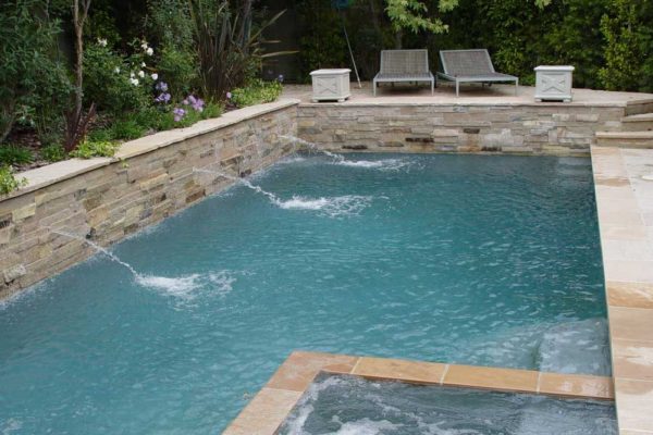residential-pool-and-spa-with-fountains_riviera-pools-and-spas_premium-pool-builder-in-los-angeles-and-southern-california