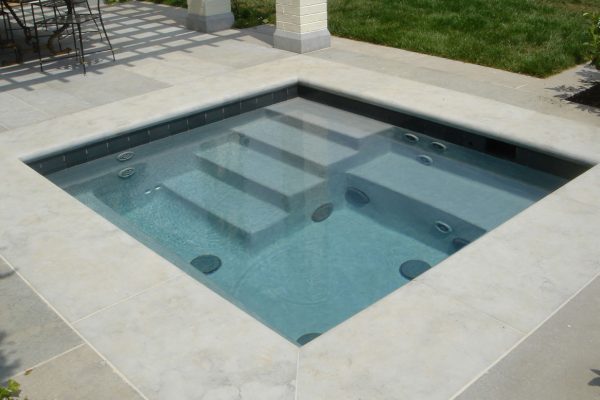square-spa-with-concrete-deck_riviera-pools-and-spas_premium-pool-builder-in-los-angeles-and-southern-california