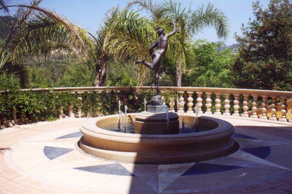 water-fountain-surrounded-by-patterned-patio_riviera-pools-and-spas_premium-pool-builder-in-los-angeles-and-southern-california